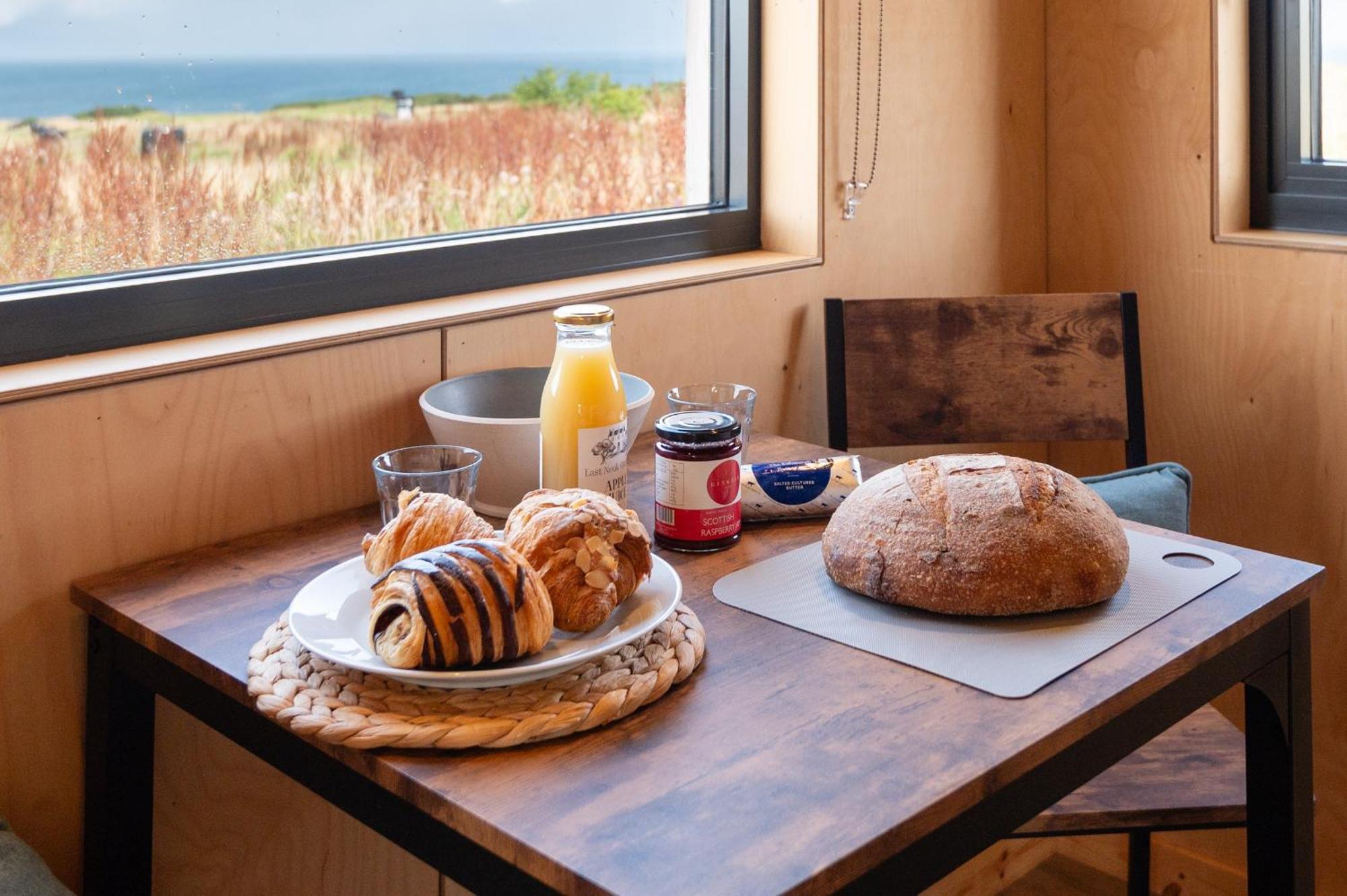 Rustic Cabins, Sea Views From Rewilded Farm With Highland Cows Сейнт Андрюс Екстериор снимка